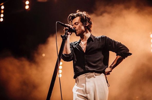 STATSAWARDS's tweet photo. 200RTS HERE IN LESS THAN AN HOUR

DONT IGNORE

#HelenePambrun #FaveTourPhotographer #iHeartAwards [@Harry_Styles + @helenepambrun] https://t.co/XUKgXwO6p1