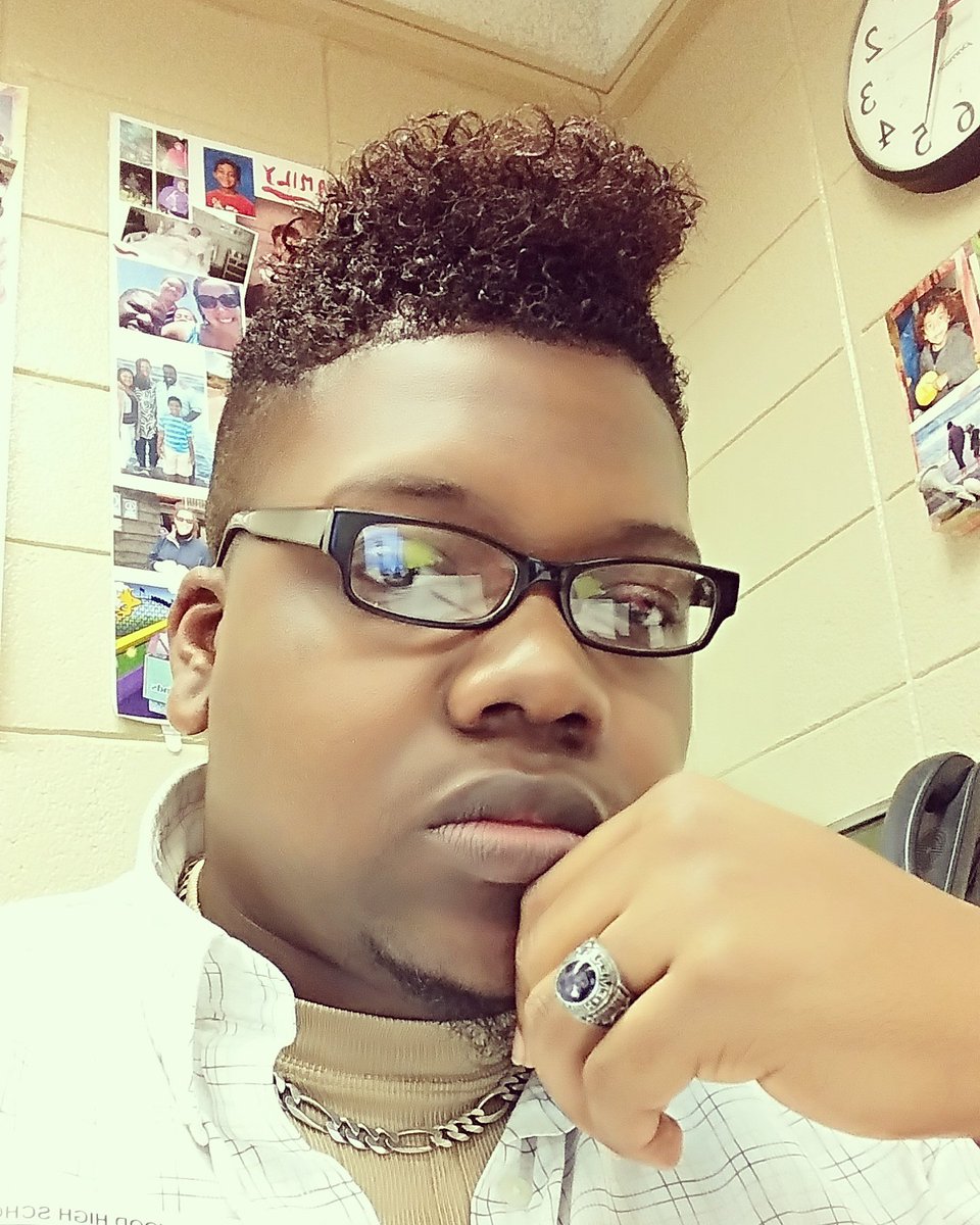 RoyallyMeechy's tweet image. Before the #locs there was the #scurl! #dapper #iamagentleman