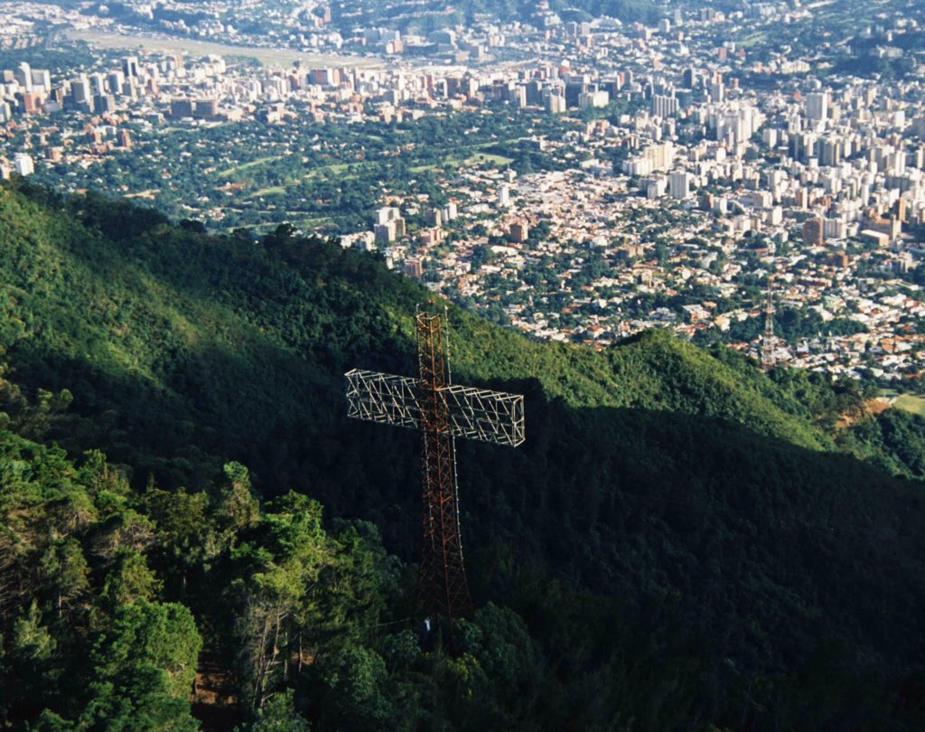 GFdeVenezuela's tweet photo. Si tuvieras la oportunidad de llevar adelante un programa integral de rescate urbano de nuestra #Caracas, ¿qué atributos, elementos y/o características destacarías? https://t.co/7xRLDPP2ew