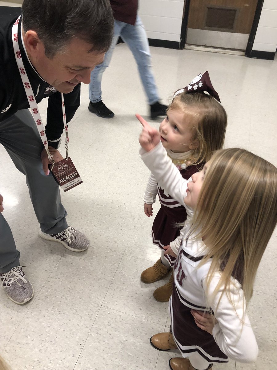 BrooksLewis_PT's tweet photo. @jay_perry being first class when he didn’t have to at the hump tonight! @BallCoachJoeMo #HAILSTATE #madetheirnight https://t.co/7iHaIunJBp