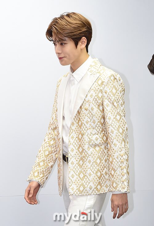 ㅠㅠㅠㅠㅠㅠㅠㅠㅠ 뭐 하나 고를수도 없게 재현이 사진들 전부 다 너무 잘생김ㅠㅠㅠㅠㅠ