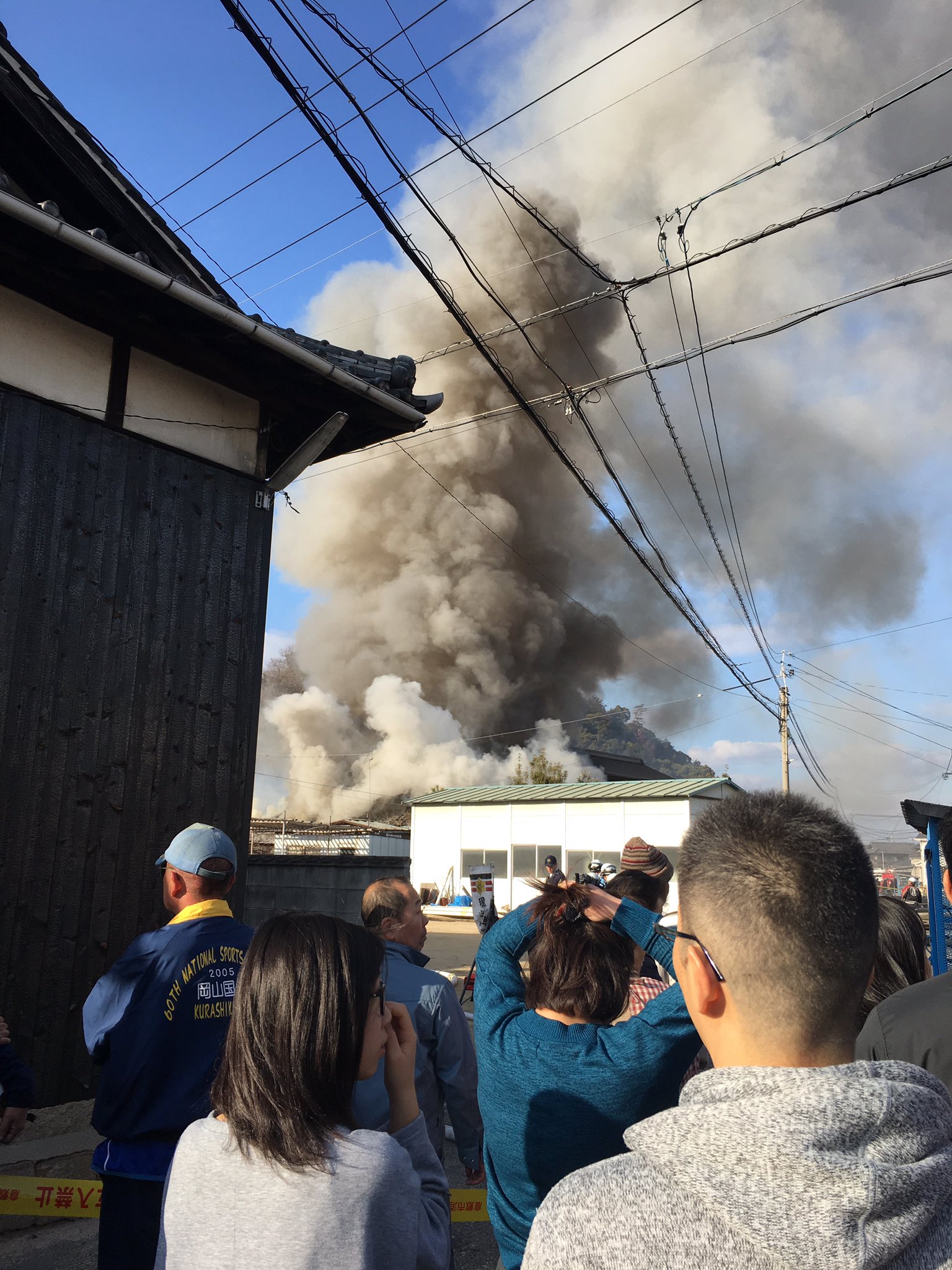 倉敷市連島町で火事が起きている現場画像