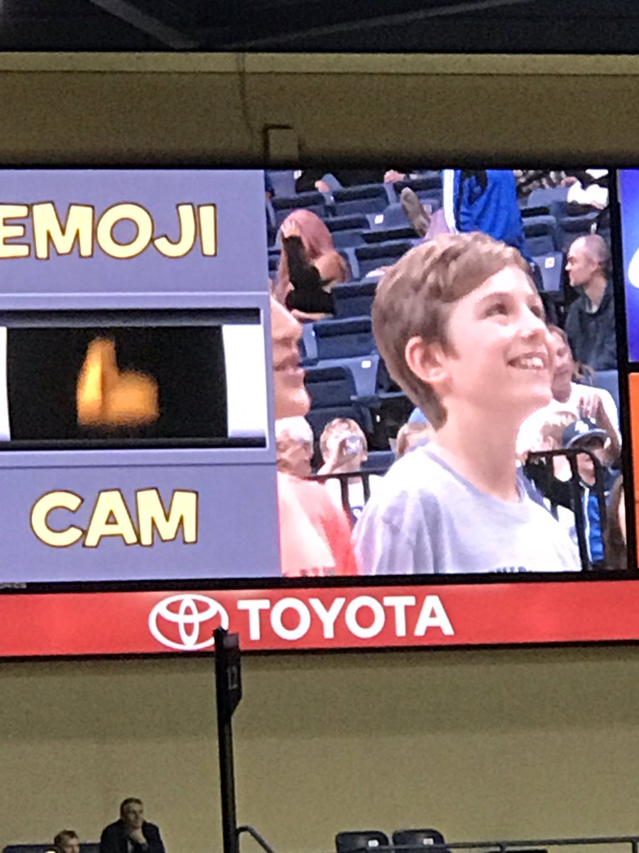 julie0728carol's tweet photo. It was a winning night for #SDCatholic schools! The @usdmbb 🏀 pulled off a big win and educators and students had a blast!! Thank you @uofsandiego @usdministry @MarcellineML for a perfect “tip off” to #CSW19 #CSW19SD @SdGalvan @mcordesdsd @ejoseph525 https://t.co/Hrc2FYzNXo