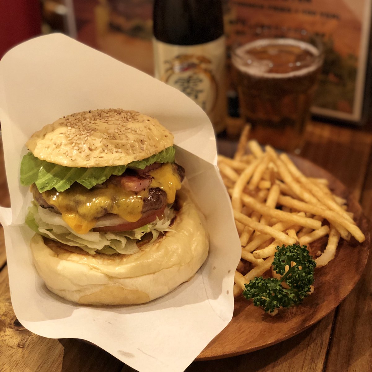 Kazoo_Miyamoto's tweet photo. ABCバーガー🍔
A:アボガド🥑
B:ベーコン🥓
C:チーズ🧀
#新宿ランチ #新宿 #ハンバーガー #チャッティチャッティ #abcバーガー #アボガドベーコンチーズバーガー #shinjuku #hamburger #chattychatty #abcburger #avocadobaconcheeseburger https://t.co/iseD16iI9E