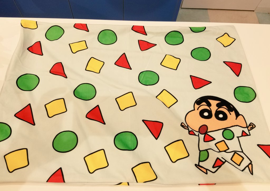公式 クレヨンしんちゃんオフィシャルショップ アクションデパート大阪店 再入荷のお知らせ 欠品しておりました 枕カバーが再入荷いたしました しんのすけ布団 パジャマ おひるねの3種類 どれにするか迷いますね ご来店お待ちしております