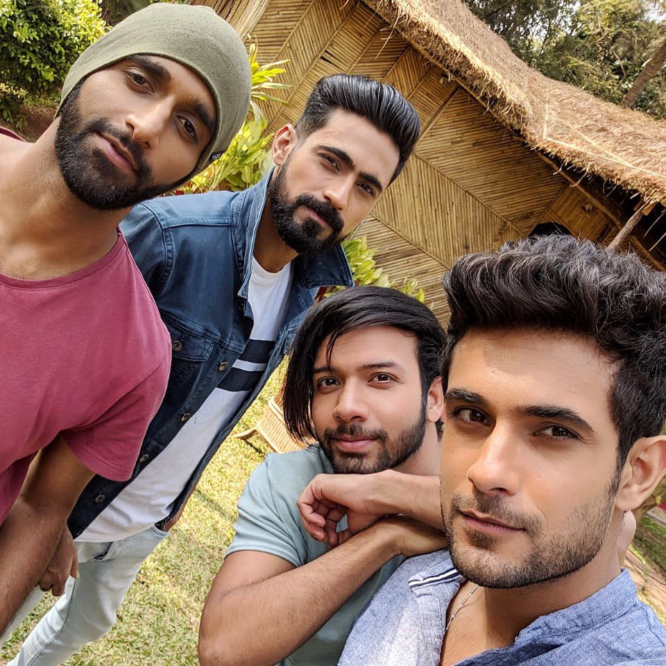 Sanam_Official's tweet image. #happiness = When you “don’t shoot what it looks like, but you shoot what it feels like” 
#somethingiscooking
#SANAMsingle