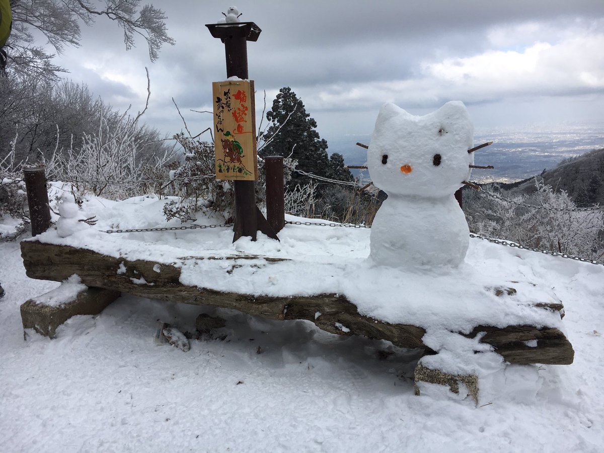 #hiking today! Greeting from the top of Kongosan. Meet Kitty-chan there #naturelovers #naturephotography #japan #snow #winter #HelloKitty