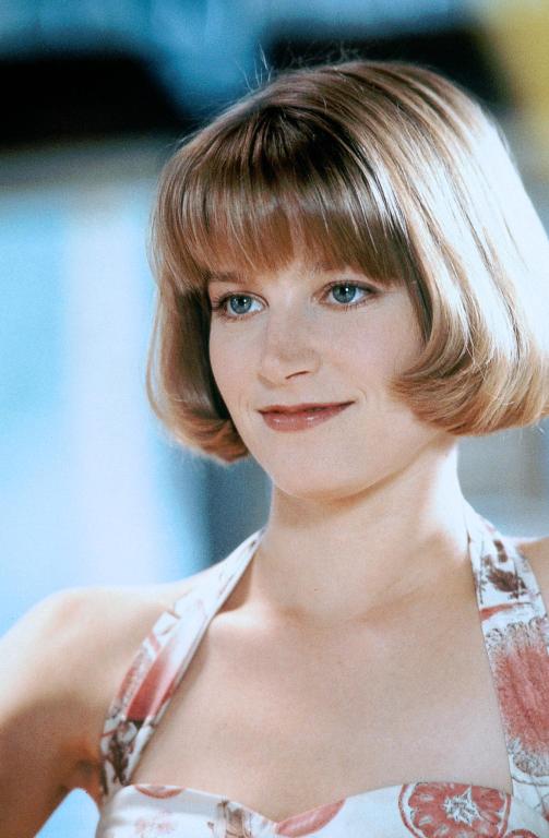 Happy birthday Bridget Fonda and Alan Cumming 