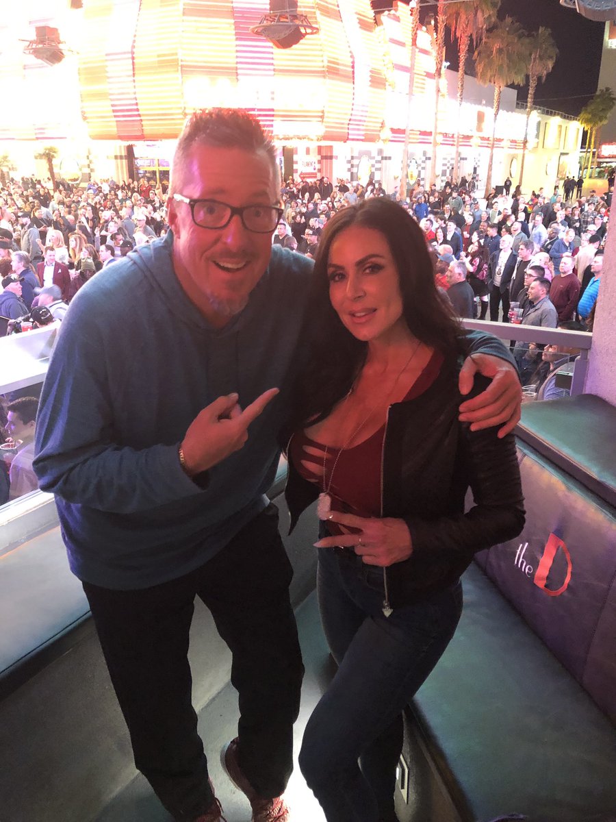 Ferrall On Sportsgrid On Twitter Ferrall At Thedlasvegas Rocking Out To Zowiebowie With Kendralust