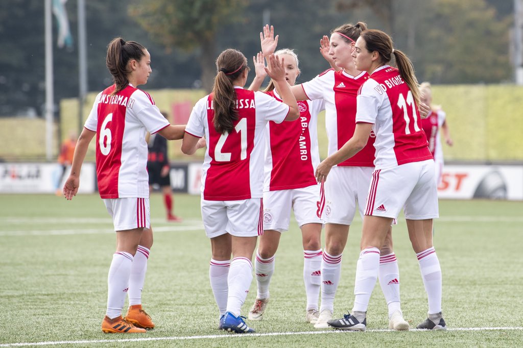 AjaxVrouwen's tweet photo. Goodmorning fans 😄
IT’S MATCHDAY 🏆

vv Bavel VR1 - #AjaxVrouwen 
⏰ 14:30 
📍 Bavelse Hei 7 - Bavel  

#bavaja https://t.co/4aQpUEGcO4