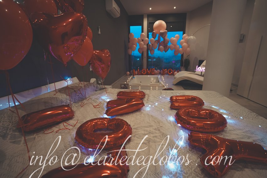 ElArtedeGlobos's tweet photo. El amor está en el aire... Deja que los globos hablen por tu amor en San Valentín 💕❤️💕
#elartedeglobos #sanvalentin #amor #love #felizdia #barcelonalife #Barcelona https://t.co/qlMV49RUAM