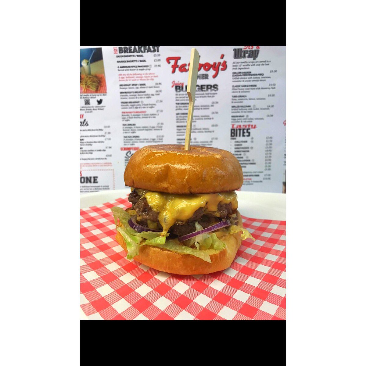 fatboysdiner's tweet photo. The ‘Say Cheese’ Burger😍!!
•
𝟐𝐱 𝟑𝐨𝐳 𝐩𝐚𝐭𝐭𝐲 𝐰𝐢𝐭𝐡 𝐥𝐞𝐭𝐭𝐮𝐜𝐞, 𝐭𝐨𝐦𝐚𝐭𝐨𝐞𝐬, 𝐝𝐢𝐥𝐥 𝐩𝐢𝐜𝐤𝐥𝐞𝐬, 𝐨𝐧𝐢𝐨𝐧𝐬, 𝐦𝐮𝐬𝐭𝐚𝐫𝐝, 𝐤𝐞𝐭𝐜𝐡𝐮𝐩 &amp; 𝐌𝐨𝐧𝐭𝐞𝐫𝐞𝐲 𝐉𝐚𝐜𝐤 𝐜𝐡𝐞𝐞𝐬𝐞.
•
#london #fatboysdiner #trinitybuoywharf #placestoeatinlondon #burger https://t.co/QO8D1QWEzX