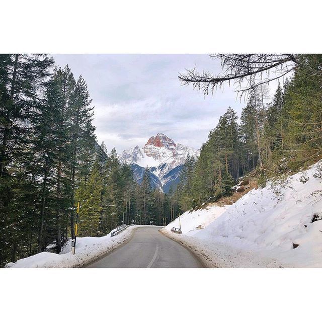 rossellarasulo's tweet photo. La Croda Rossa. #lungolastrada #dolomiti #crodarossa #unfinesettimanainmezzoallaneve #ontheroad https://t.co/40jP9UaZJ8 https://t.co/Zjs7w0zbqj