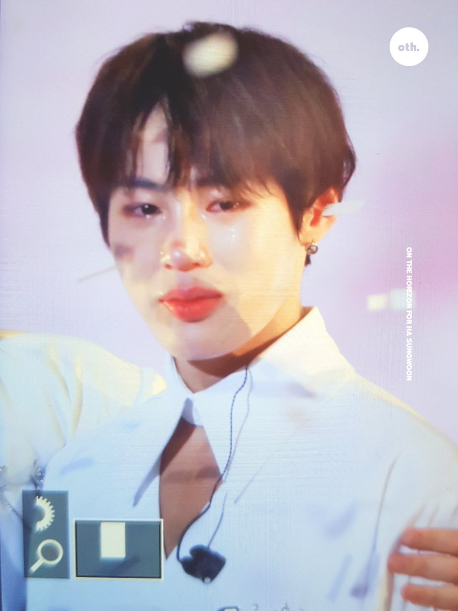 onthehorizon322's tweet photo. 고마워 사랑해
#워너원 #하성운
#워너원의모든길_역사로남아 https://t.co/CHQtP5VB65
