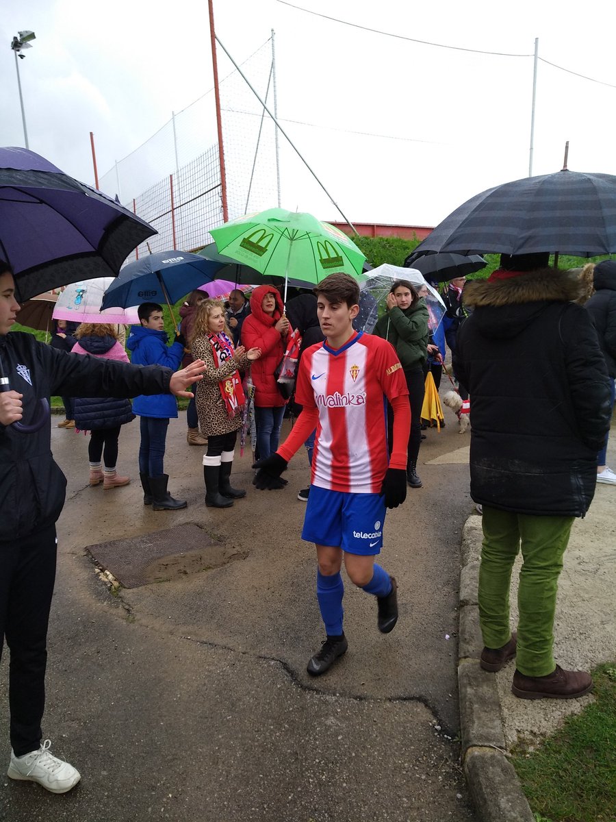 sportingdegijo3's tweet photo. Final del partido. 0-2. Mejores del Sporting la portera y las delanteras #Mariayeres e Irene. Se nota la diferencia de edad . #PuxaSporting https://t.co/7gZX1HIZmO