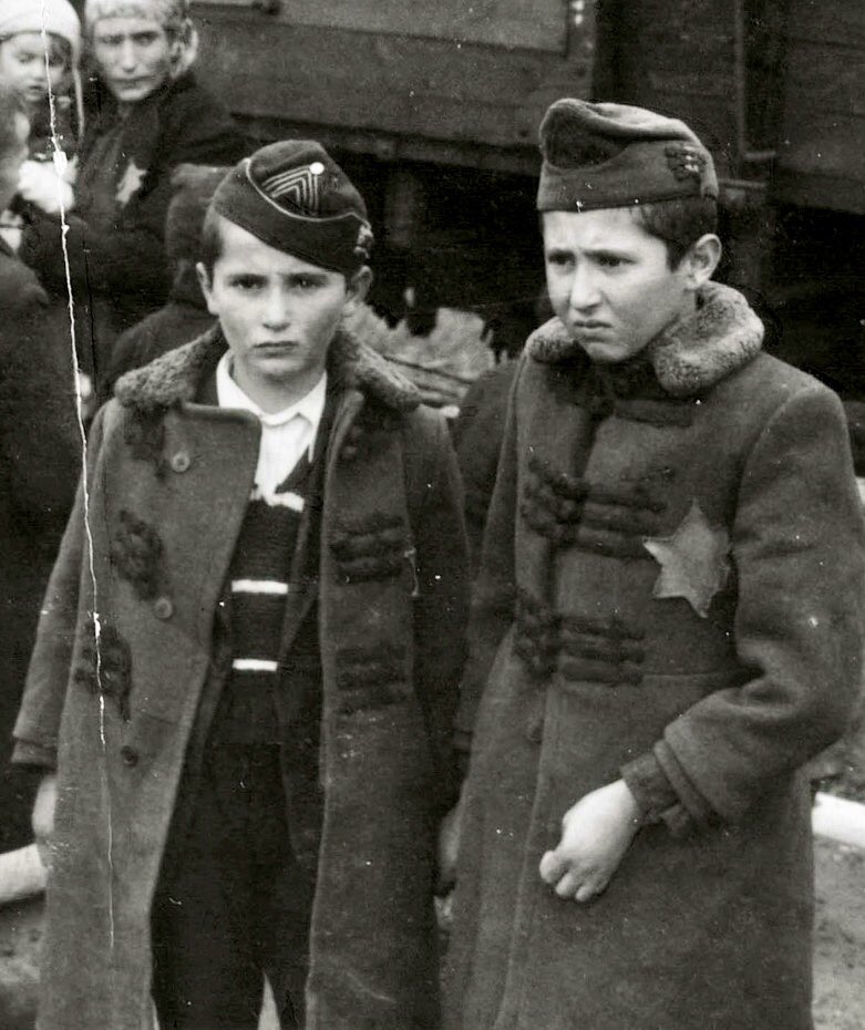 KatalinBogyay's tweet photo. 6 million Jews, out of them our more than 400000 Hungarian sisters and brothers perished in nazi death camps. On International Holocaust Remembrance Day we must make sure that new generations know this history and apply the lessons of the Holocaust to today’s world. https://t.co/wnIlc80bJU
