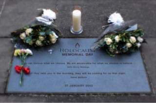 annasarahconda's tweet photo. Tomorrow at noon @NorthamptonBC will hold a civic ceremony to pay its respects #HolocaustMemorialDay I will read a poem #RefugeeBlues from the theme #TornFromHome 
At 6pm we will hold a community remembrance event @DecoNorthampton with @Northamptonyf @NSBExpArts 
Prev photos https://t.co/ROwcoouwGu