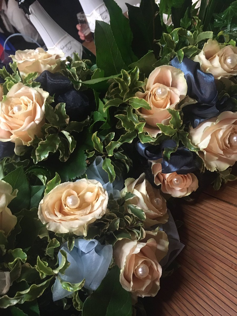 B Oelmann Schone Blumenstrausse Fur Den Hofstaat Aus Lugde Schutzenfest Schutzenball