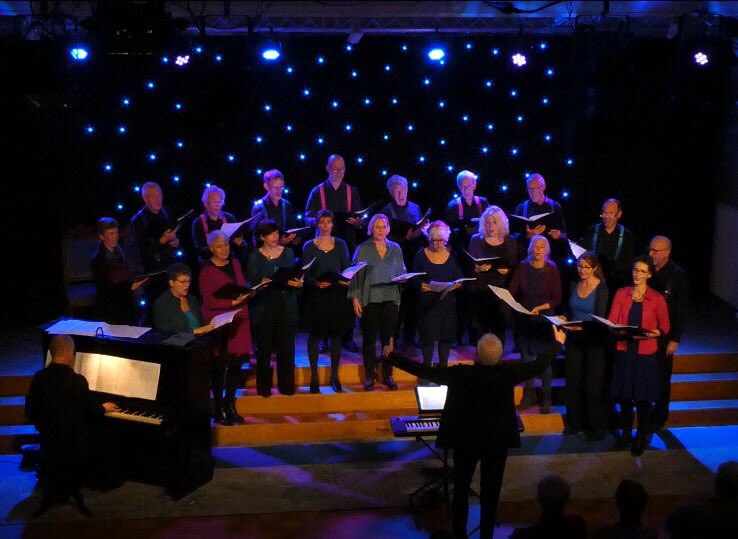 In de voorstelling NØRDLYS hebben we gezongen: van Ola Gjeilo: Ubi Caritas, Northern Lights en Unicornis Captivatur; van Ēriks Esenvalds: Stars en Only in Sleep; van Morton Lauridsen Dirait-on en Sure on this shining night en ...
