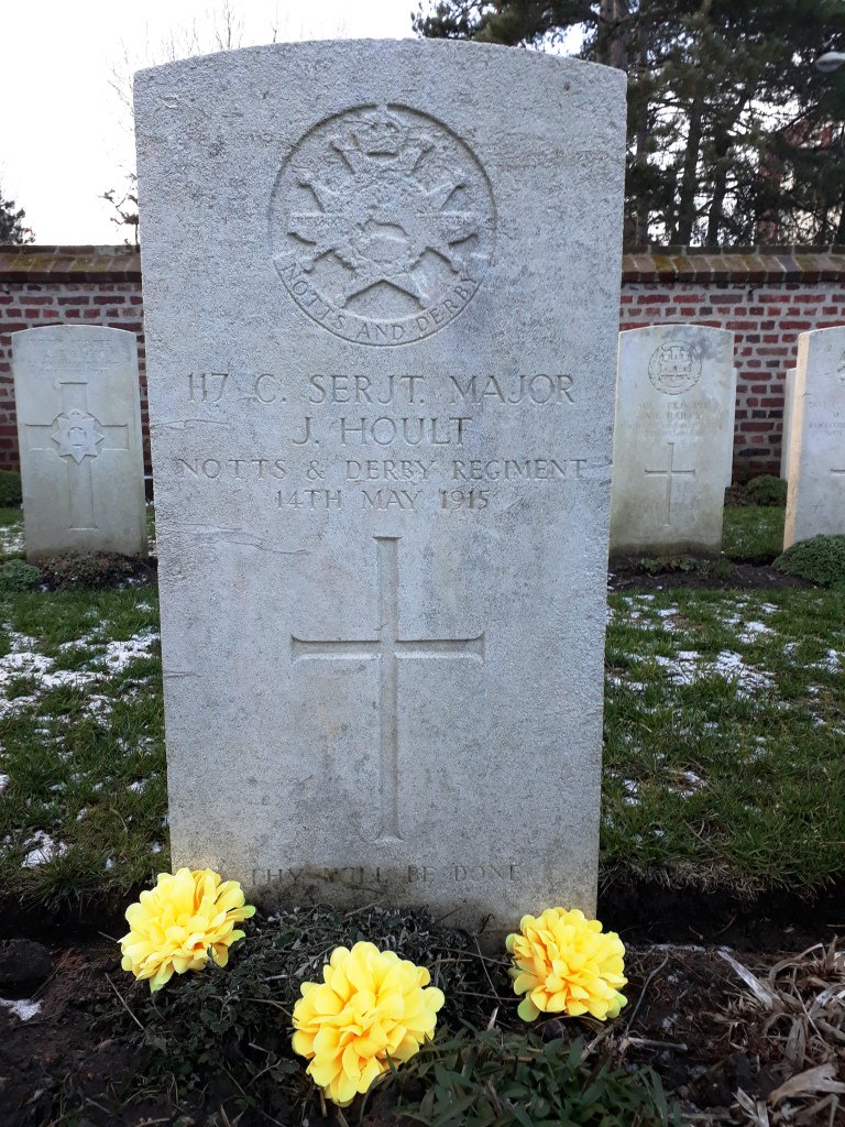 For #SherwoodSunday it's Company Sergeant Major John Hoult a moulder from #ClayCross.
2nd Volunteer Battalion, The Sherwood Foresters 1891-1908
6th Sherwood Foresters (Notts & Derby) 1908-1915

Fatally wounded by shrapnel as he moved between trenches in the Kemmel Sector.