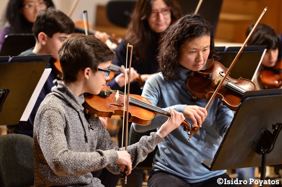JOSGgranada's tweet photo. 📷 Aquí algunas #fotos (I) del ensayo general del "Concierto de Reyes" en el que nuestros músicos de la #OE compartieron escenario con los maestros de la #OCG y niños y niñas de la Asociación #GranadaDown
#JOSG #soymúsico #experienciasqueenriquecen
©Isidro Poyatos https://t.co/eN66w9B5W4