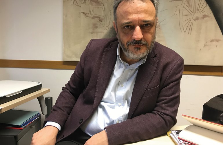 La #resistenza dei maestri. Nel suo ultimo libro “Insegnare libertà”, Massimo Castoldi racconta le storie di dodici #insegnanti elementari #antifascisti. Che sfidarono lo schema restrittivo della cultura fascista altreconomia.it/resistenza-mae… <a href="/DonzelliEditore/">Donzelli Editore</a>