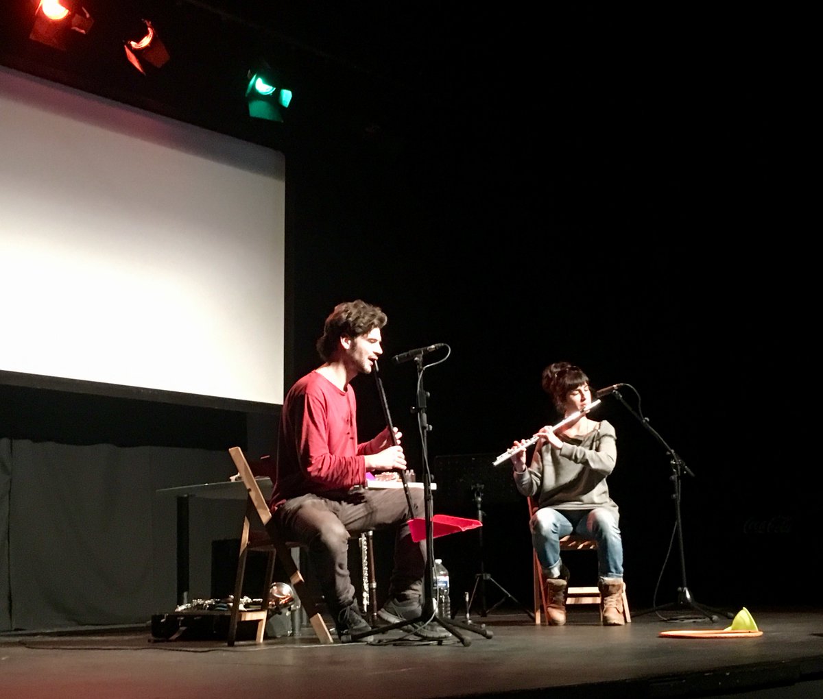 Desinstrumentad's tweet photo. Qué público tan lindo tuvimos ayer (peques y mayores) escuchando las melodías de ’recogedor y flauta’ de Joaquín Sánchez y Clara Gallardo. Gracias a la Concejalía de Cultura de #Colmenarejo y a la Red de Teatros de la Comunidad de Madrid por contar con #Desinstrumentados https://t.co/vGQ0IIVHB0