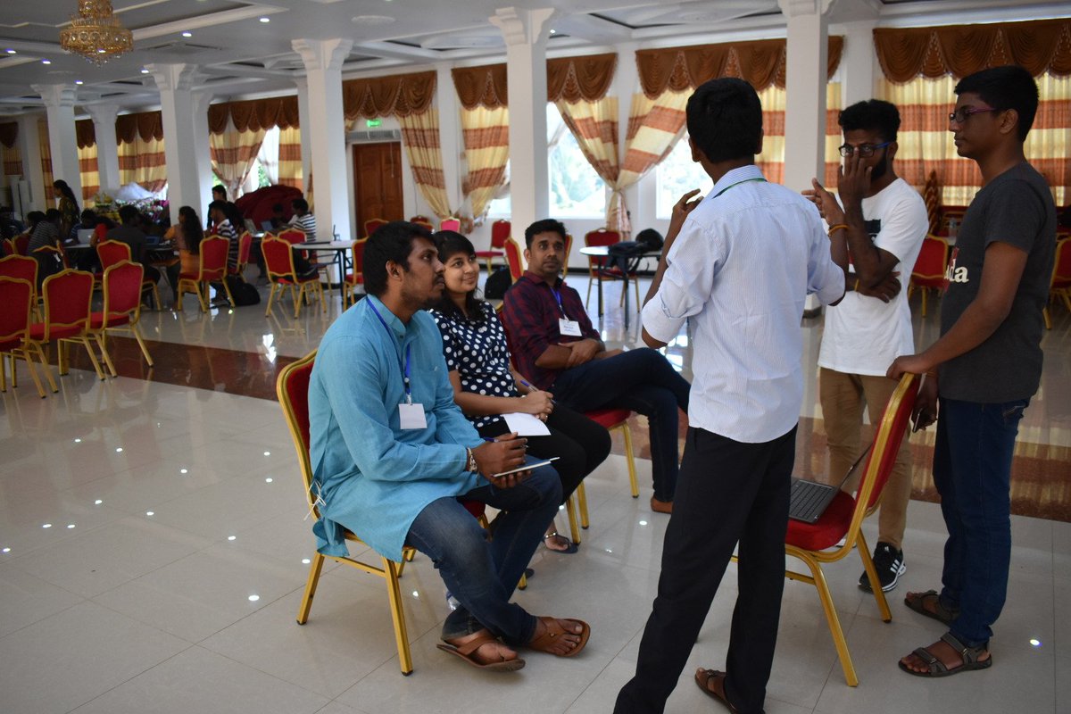 SWSrilanka's tweet photo. Mock Pitches are done by the participants here at #SWJaffnaV3 https://t.co/z0kD3MYncQ