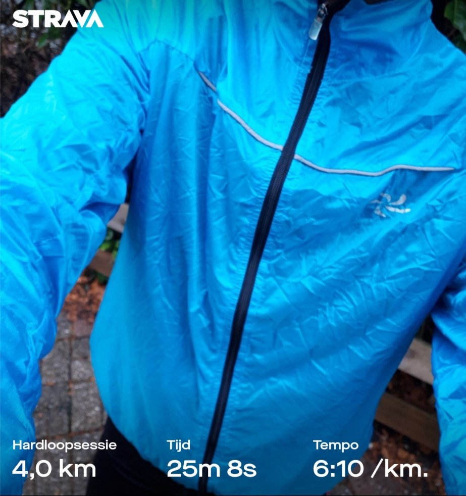 Regenjasje en mijn <a href="/loopmaatjes/">Loopmaatjes</a> aan en hup gaan... uiteindelijk toch als <a href="/hardloopmoeders/">Hardloopmoeders</a> tussen de druppels door kunnen lopen!! 😁