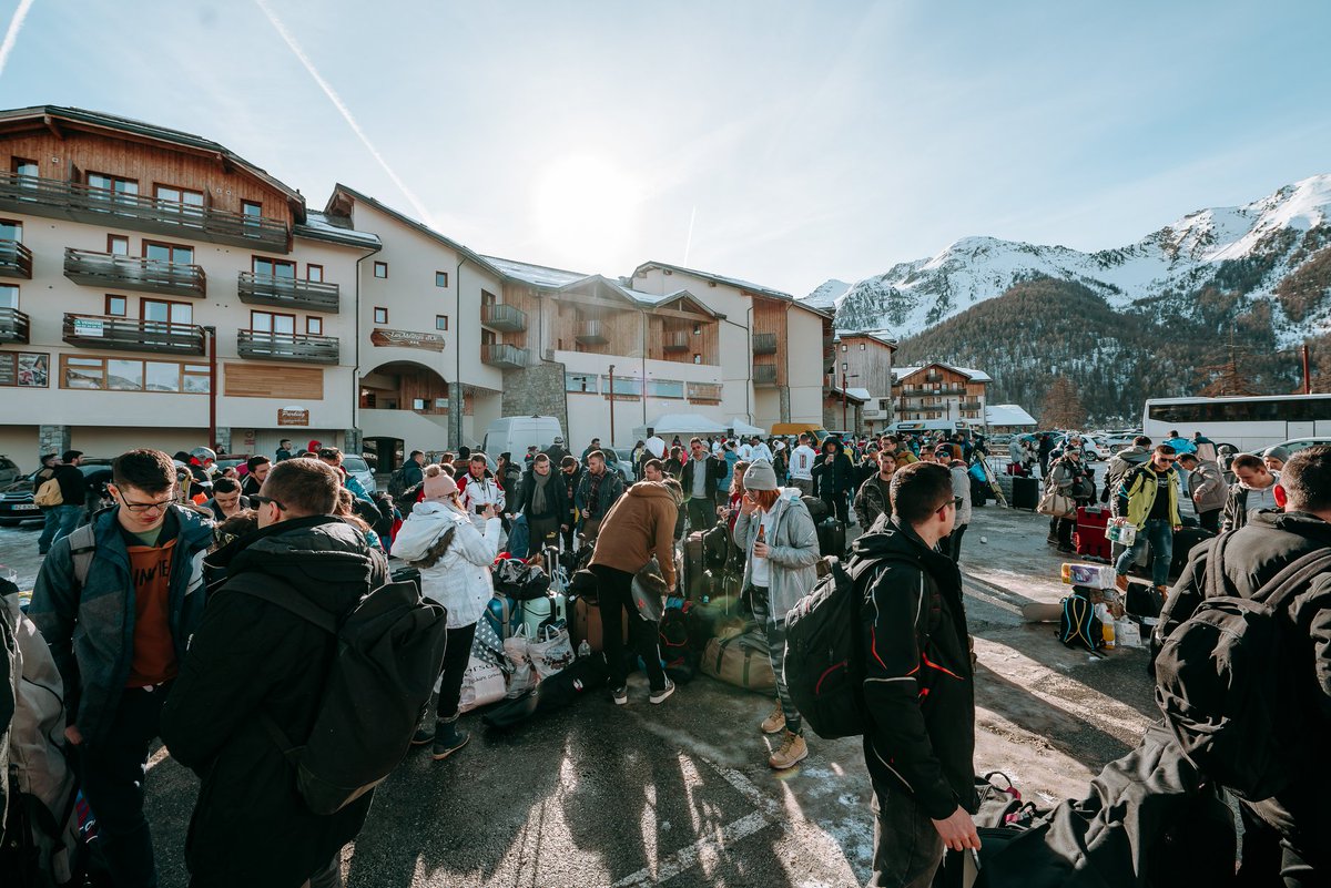 SnowattackES's tweet image. ¡Bienvenidxs todxs a #Snowattack2019 en @Les_Orres!

Te dejamos por aquí foticos de la llegada de snowattackers durante todo el día de ayer 📸 bit.ly/Snowattack2019…

¡Comparte la tuya con nosotros! 🙌