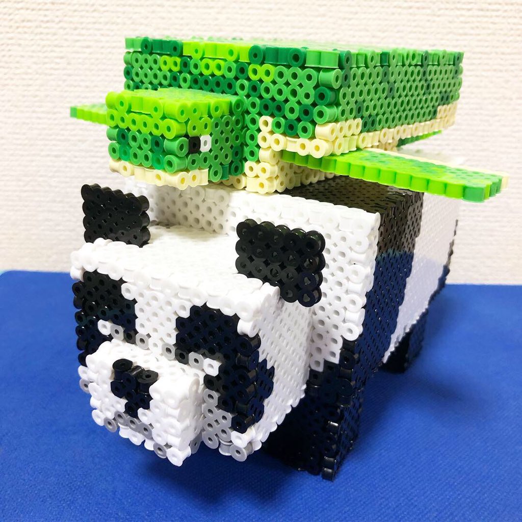 サボ アイロンビーズでマイクラのパンダを作りました 耳や手足が取れにくい工夫をしました 接着剤は一切使っていません O O 前作った亀よりも大きくて大変だった W マインクラフト Minecraft