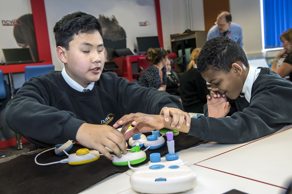 verge's tweet photo. Microsoft is helping visually impaired children learn to code with physical blocks https://t.co/wFqtXjdXtg https://t.co/oRX8jWBIJd