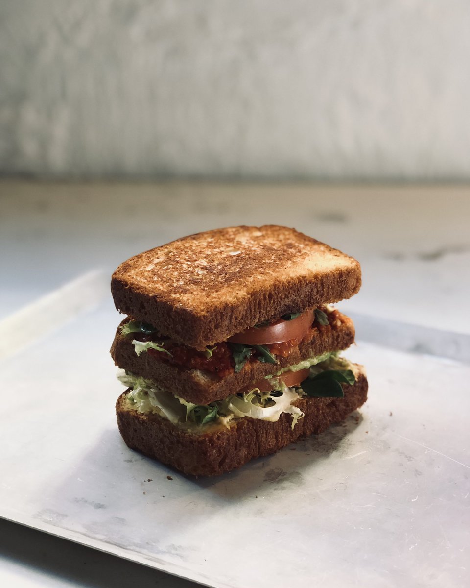 Prueba el Sandwich de Aguacate 🥑 con pan Brioche 💥 Plato exclusivo del menú Brunch | Sábados Domingos y Festivos 13h a 16h 🐵 #monkeekoffee