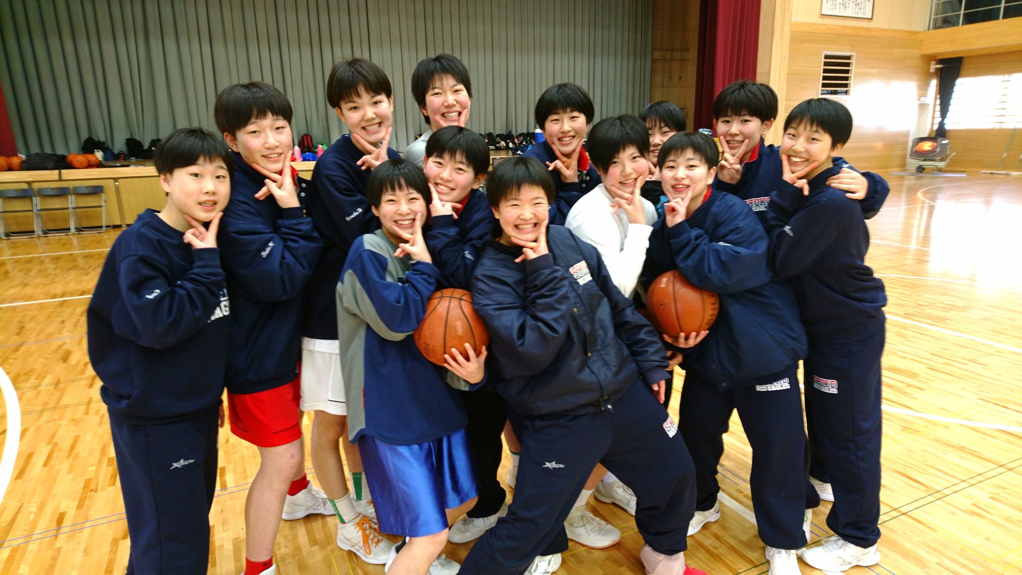 スタンダード編集部 على تويتر 本日は岩手県中学バスケ選抜の女子チームの取材でしたが 練習会場が一関修紅高校ということで こちらのみなさんとも2日ぶり 笑 に再会しました カメラを向けると 相変わらずのこの笑顔 来週末の東北新人大会 頑張ってください