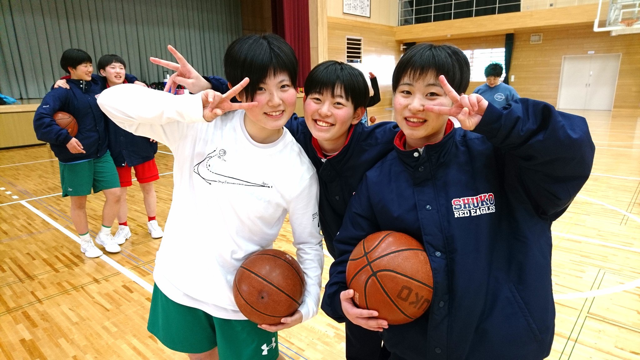 スタンダード編集部 على تويتر 本日は岩手県中学バスケ選抜の女子チームの取材でしたが 練習会場が一関修紅高校ということで こちらのみなさんとも2日ぶり 笑 に再会しました カメラを向けると 相変わらずのこの笑顔 来週末の東北新人大会 頑張ってください