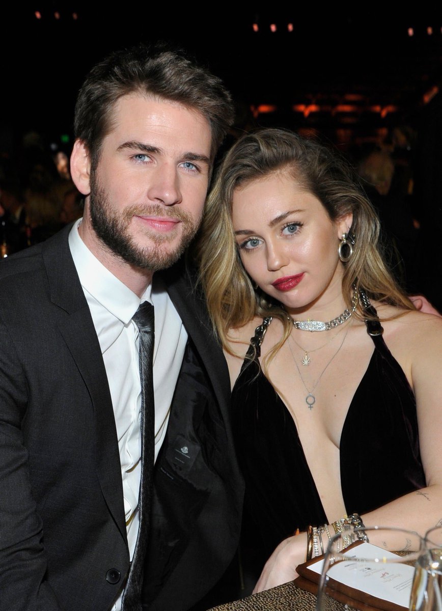 CastleofNews's tweet photo. Fotos de Miley y Liam ayer en la gala G’day USA. Liam fue galardonado por su trayectoria como actor. #MileyCyrus #LiamHemsworth #Gday https://t.co/JaEf1yYIxd