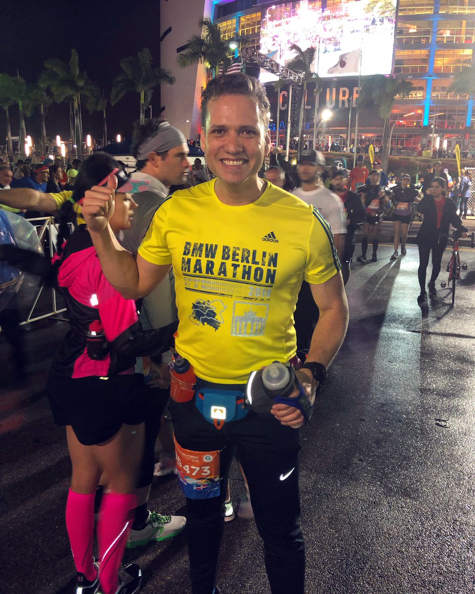 rafaelbello's tweet photo. Nos fuimos con Dios!!! Que la lluvia no pare esta fiesta!!! @RunMiami #halfmarathon #sacalosdientes #TeamSLD #ponteenformard #TeamPEFRD #YoCorroConRafa https://t.co/STKnLWjyPx
