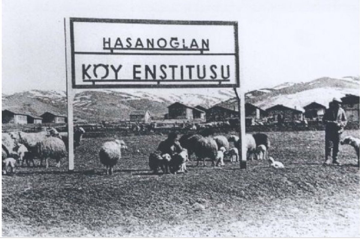 tarimyazari's tweet photo. Bundan 65 yıl önce Köy Enstitüleri kapatılmasaydı,Türkiye, tarımdan bu denli uzaklaşan, ithalatçı, dışa bağımlı   bir ülke olur muydu? https://t.co/6tiA8LgON9