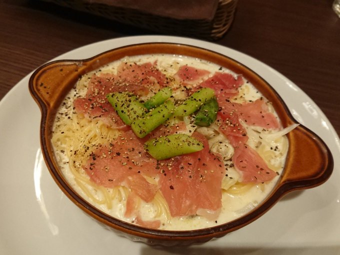 高倉町珈琲に北。
黒胡椒クリームパスタ
いただきます～。 