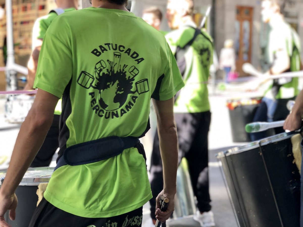 AngelesRmrezG's tweet photo. La cosa está “ruidosa” en #Triana con @GCMaraton ¿eh? #GCMaraton https://t.co/mNUAyNJH9F