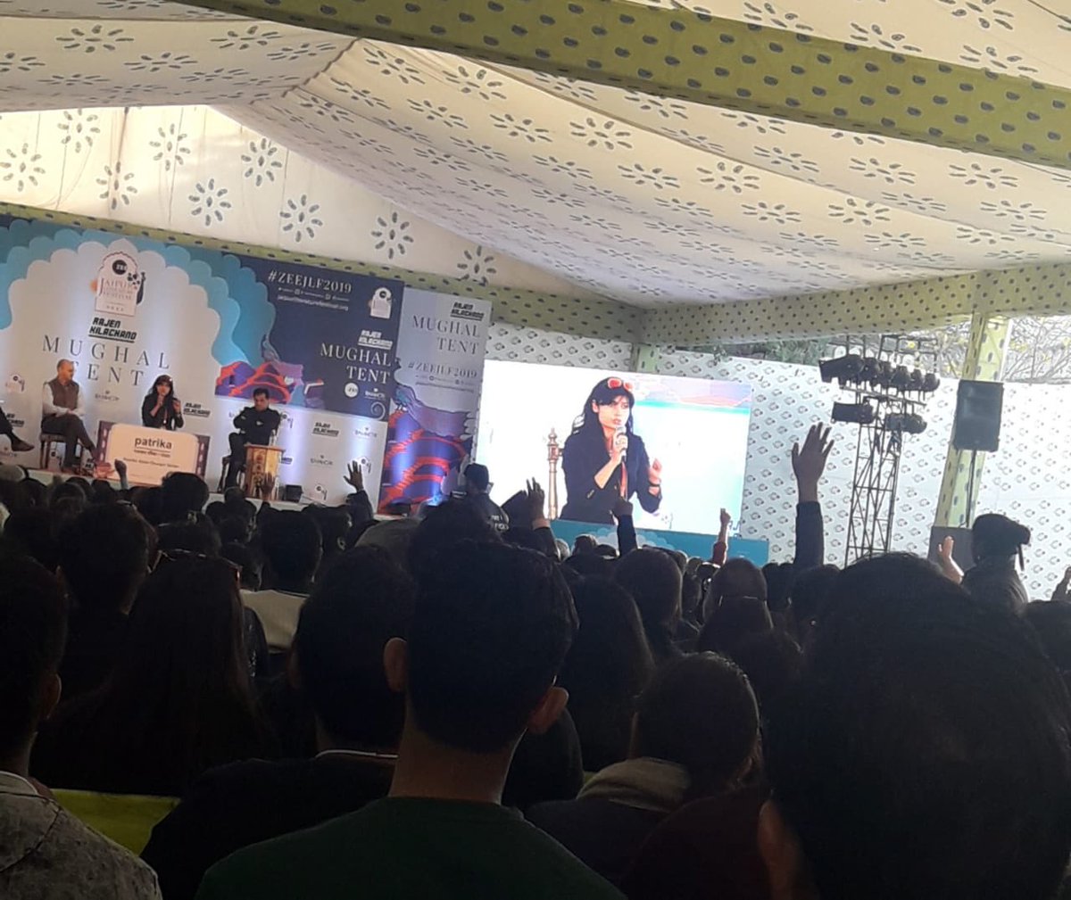 TedhiLakeer's tweet image. At my @ZEEJLF panel today on JUGAAD with @DelhiDean, @amitabhk87—moderated by @JElliottIndia—a man (surprise, surprise) took offence to my using the word...hold your breath...”breasts”.
He’s being suitably chastised in this pic.