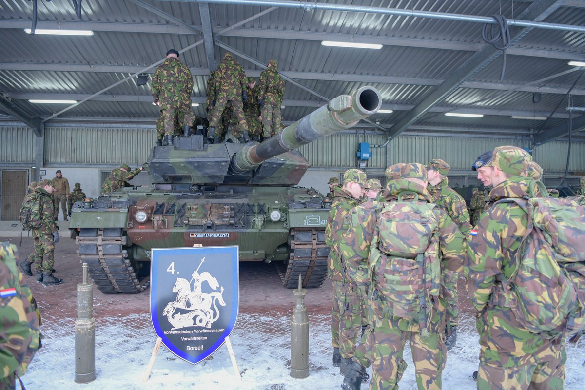 Ongeveer 450 Veva leerlingen zijn door Bisoncompagnie begeleid langs diverse demonstraties. Zo kregen zij een beeld van alle mogelijkheden binnen <a href="/43MechBrig/">43 Mechbrig</a>. Wil jij bij <a href="/43MechBrig/">43 Mechbrig</a> werken? Meld je dan aan voor infodag:  bisonbrigade@mindef.nl of via bisonbrigade.nl