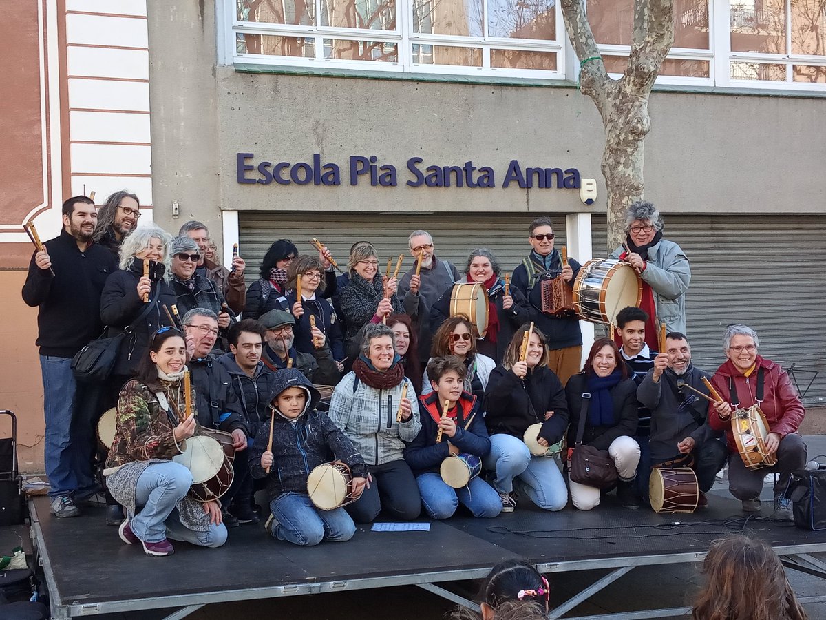 EnricVillar's tweet photo. Primer acte d'homenatge del FLABIOL a la ciutat de Mataró @flabiol300 https://t.co/xUhNpBJ8M4