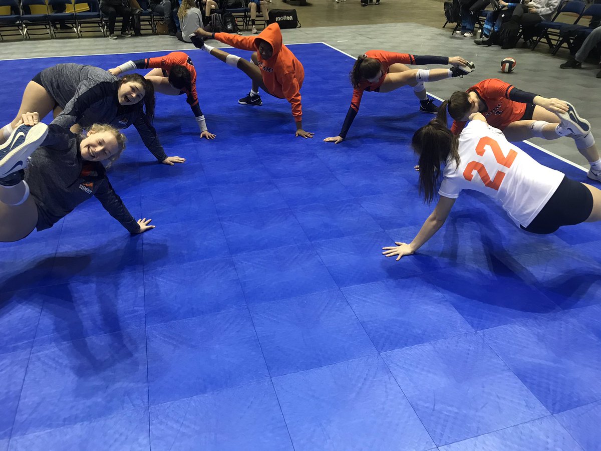 SummitVB_'s tweet photo. Shoutout to @PSM1Team for our morning stretching routines 👌🏼 #feelingbalanced https://t.co/seodX6i6Rl