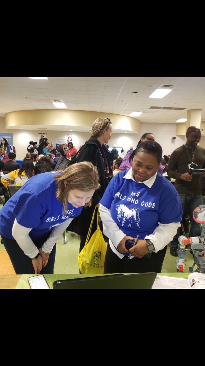 MESMustangPride's tweet image. 5th graders Ruth &amp;amp; Catherine explain the computer program they created while Mrs. Weihe &amp;amp; Ms. Pitts take the quiz 💻#techfair #talentedstudents #computerprogramer #girlswhocode @MontgomeryPTA @Carolina_Girl96 @RegionISupDCSD @DeKalbSchoolsIT @wrightway99 @DeKalbSchools