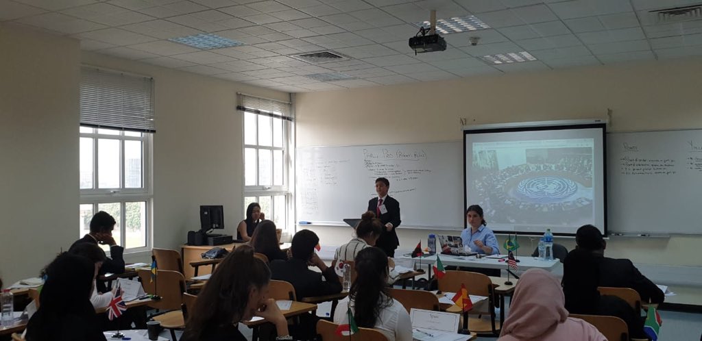 Mawakeb_Barsha's tweet image. Second committee session of the 2019 #HMCD conference: our #delegates discussed various topics in international &amp;amp; domestic committees. #debating #excellence #commitment #hmcd2019 #ideasworthsharing #youthempowerment