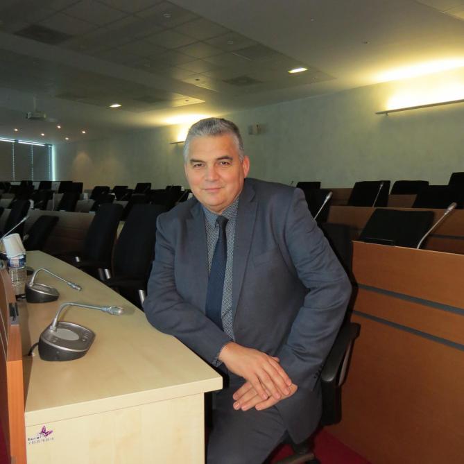 lesteclair's tweet photo. Interview d’Yves #Minck, directeur général des services de #Troyes et #TroyesChampagneMétropole https://t.co/ys2x8mj0sf https://t.co/lxT8Xft4yB