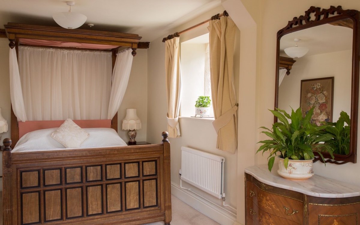Need something to break the monotony of those dull January &amp; February days? Take a look at our late availability bookings - prices start from as little as £120 per night, with a 3 course dinner in our award winning restaurant included. 
#UniqueDistrict 
ow.ly/84QF50kgDUp