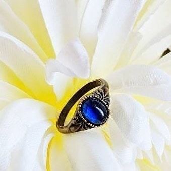 Excited to share the latest addition to my #etsy shop: this Sapphire blue ring. Comes in size 6. etsy.me/2WlUni1
.
.
#blue #ringstack #ringstagram #jewelryideas #jewelry #jewelrydesigner #jewellery #rings #ring #fingerstyle #bohostyle #bohemian … bit.ly/2FQD6IQ