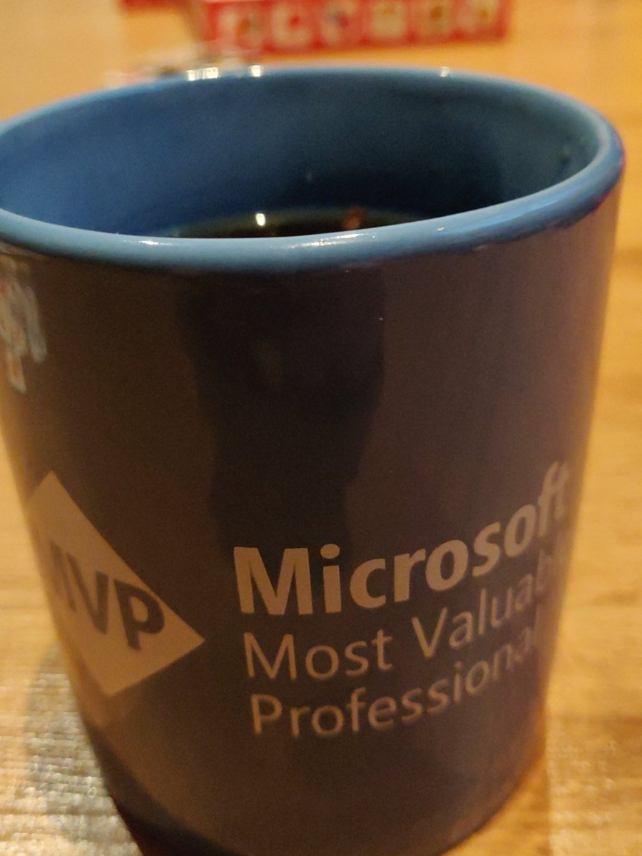 eiximenis's tweet image. Estrenando la taza cortesía de @crisgherrero en esa #netcoreconf xD #mvbuzz #gracias